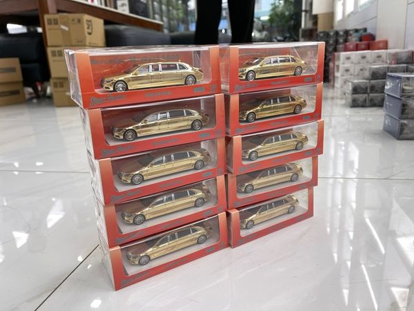 Xe Mô Hình Mercedes - Maybach S600 Pullman 1:64 Stance Hunters (Vàng Crom )