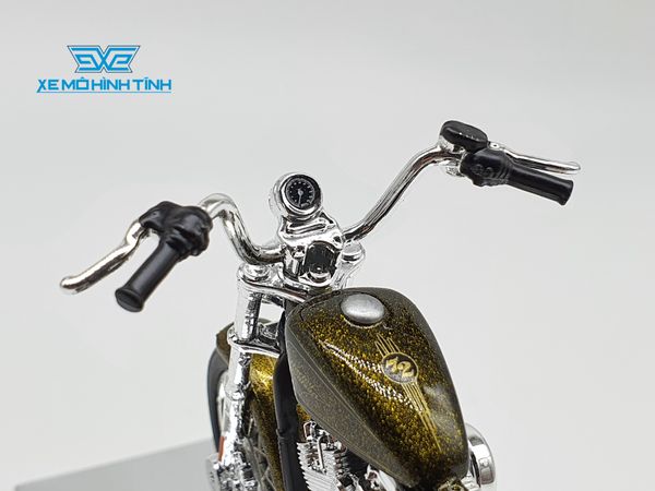 XE MÔ HÌNH HARLEY DAVIDSON XL 1200V Seventy-Two 2013 1:18 MAISTO (VÀNG ĐỒNG)