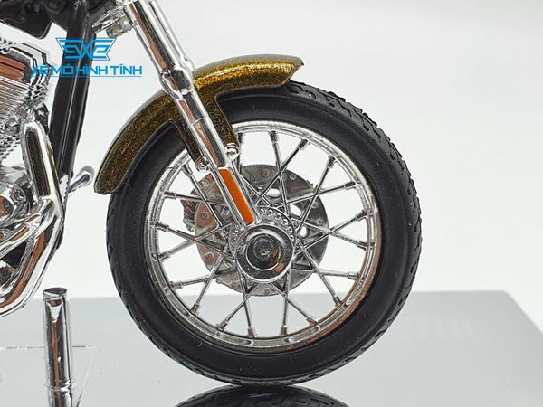 XE MÔ HÌNH HARLEY DAVIDSON XL 1200V Seventy-Two 2013 1:18 MAISTO (VÀNG ĐỒNG)