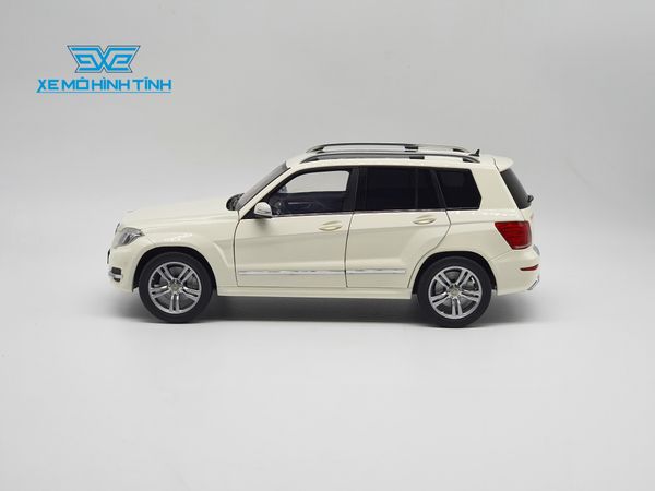 XE MÔ HÌNH MERCEDES-BENZ GLK 300 CLASS 1:18 GTAUTOS (KEM)