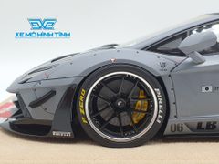 Xe Mô Hình LB Performance Lamborghini Aventador 2.0 Liberty Walk 1:18 ( Xám Tro - Đế Da )
