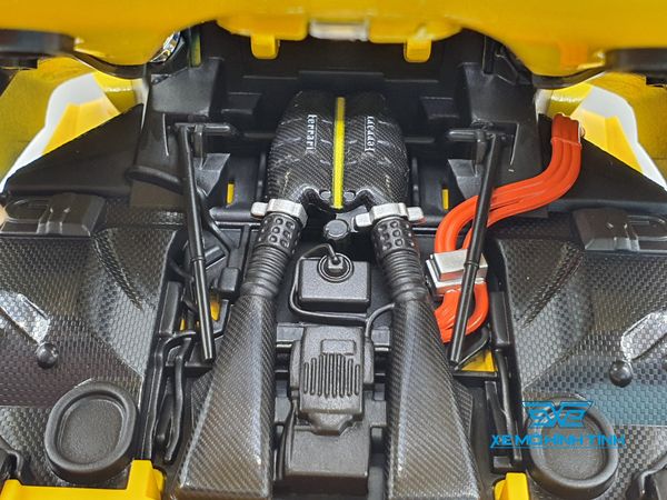Xe Mô Hình Ferrari FXX K 1:18 Bburago ( Vàng )