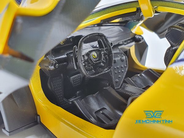 Xe Mô Hình Ferrari FXX K 1:18 Bburago ( Vàng )