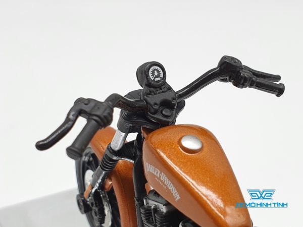 XE MÔ HÌNH HARLEY DAVIDSON 2014 SPORTSTER IRON 883 1:18 ( CAM ) MAISTO