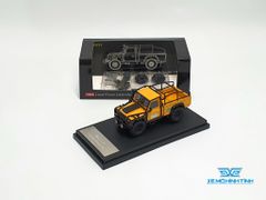 Xe Mô Hình Hình Land Rover Defender 110 1:64 Master ( Vàng Camel)