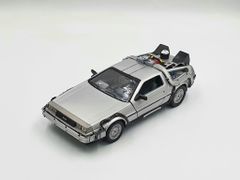 Xe Mô Hình Dmc Back To The Future I 1:24 Welly (Bạc)