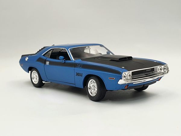 XE MÔ HÌNH DODGE CHALLENGER T/A 1:24 WELLY (XANH)