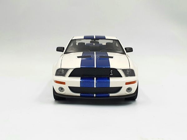 Xe Mô Hình Ford Shelby Cobra Gt500 2007 1:24 Welly (Trắng)