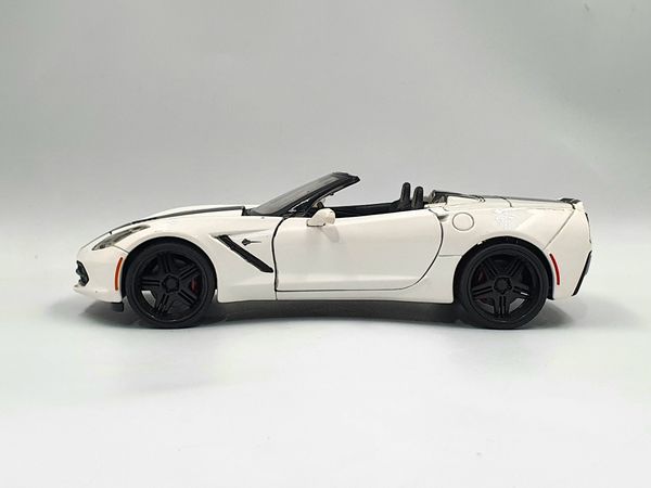 XE MÔ HÌNH CHEVROLET CORVETTE STINGRAY 2014 1:24 MAISTO (TRẮNG)