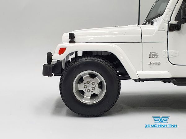 XE MÔ HÌNH JEEP WRANGLER SAHARA 1:18 MAISTO (TRẮNG)