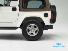 XE MÔ HÌNH JEEP WRANGLER SAHARA 1:18 MAISTO (TRẮNG)