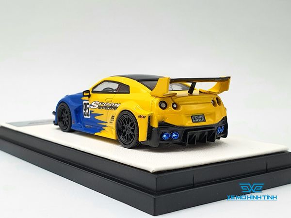 Xe Mô Hình Nissan GTR R35 Spoon Livery #95 + BearBrick 1:64 Space Model ( Vàng )