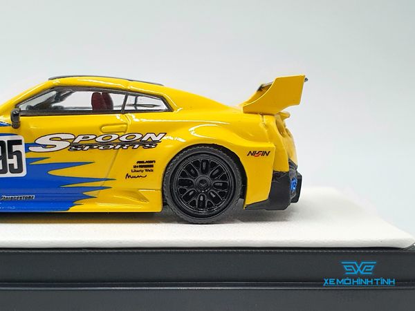 Xe Mô Hình Nissan GTR R35 Spoon Livery #95 + BearBrick 1:64 Space Model ( Vàng )