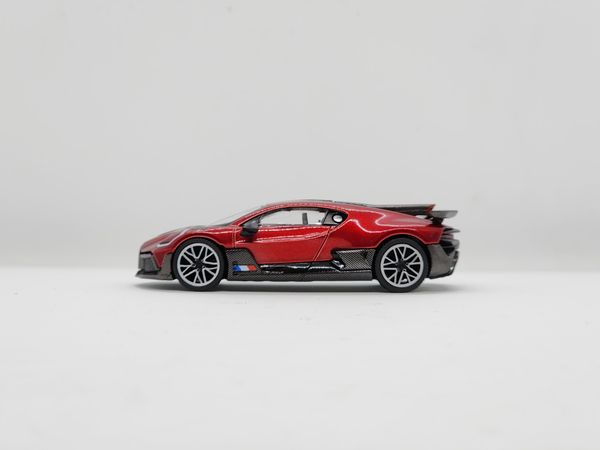 Xe Mô Hình Bugatti Divo Red Metallic LHD 1:64 Minigt ( Đỏ )