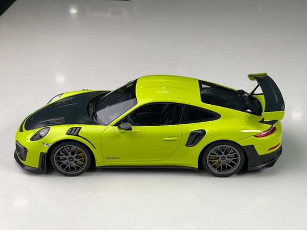 Xe Mô Hình Porsche 911 (911.2) GT2 RS 2018 1:18 Minichamps (Xanh Chuối)