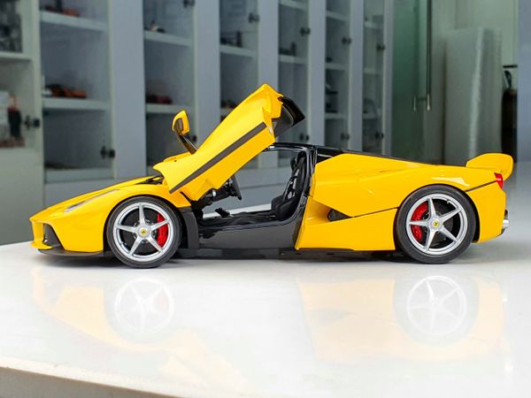 Xe Mô Hình Ferrari LaFerrari 1:18 BBR Models ( Vàng Mui Đen )