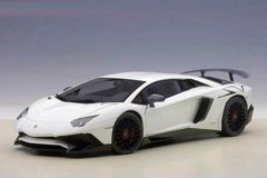 1/18 LAMBORGHINI AVENTADOR LP750-4 SV (BIANCO CANOPUS/PEARL WHITE)