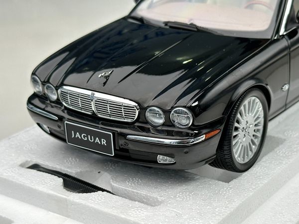 Xe Mô Hình Jaguar XJ6 