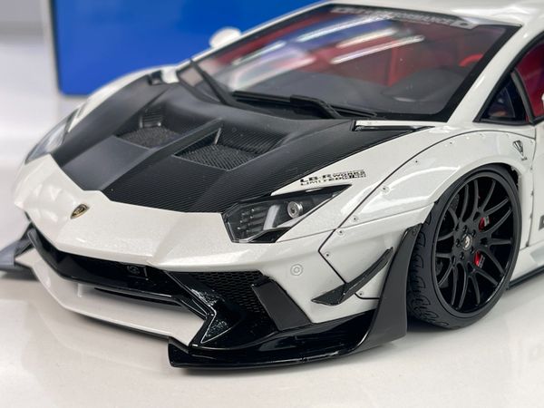 Xe Mô Hình Lamborghini Aventador Liberty Walk LB-Works Limited Edition 1:18 Autoart (Trắng Metallic)