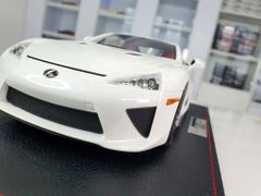 Xe Mô Hình Lexus LFA 2012 1:18 IVY Model (Trắng)