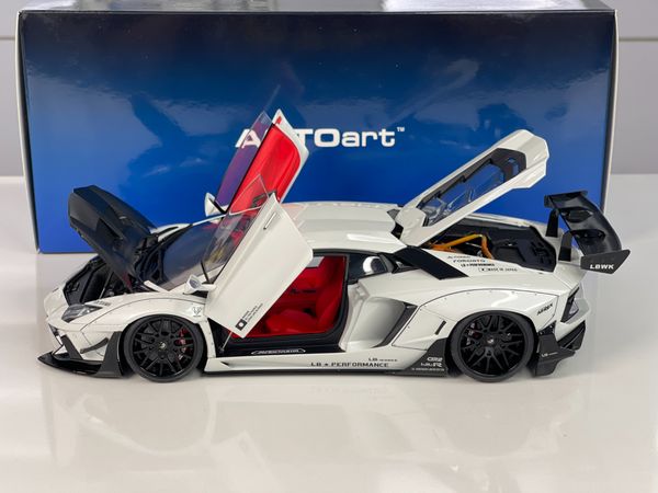 Xe Mô Hình Lamborghini Aventador Liberty Walk LB-Works Limited Edition 1:18 Autoart (Trắng Metallic)