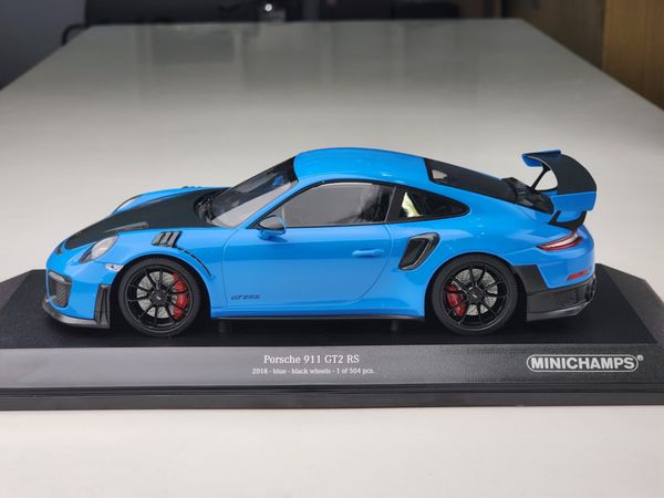 Xe Mô Hình Porsche 911 (991.2) GT2 RS 2018 1:18 Minichamps ( Xanh Mui Đen )