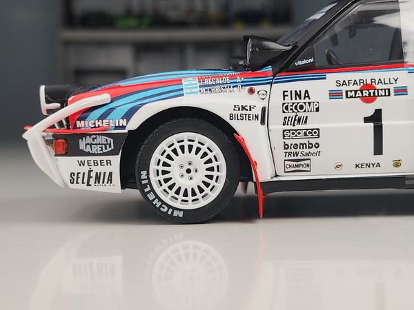 Xe mô hình Lancia Delta HF Integrale - Safarib Rallye Kenya 1991 - Recalde/Christie 1:18 Solido (Martini)