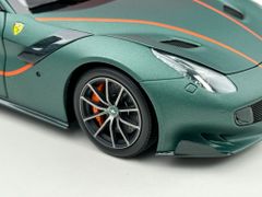 Xe Mô Hình Ferrari F12 TDF Verde Opaco 1:18 BBR  ( Xanh Rêu Nhám Sọc Cam )