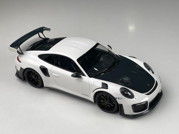 Xe Mô Hình Porsche 911 (911.2) GT2 RS 2018 1:18 Minichamps (Trắng)