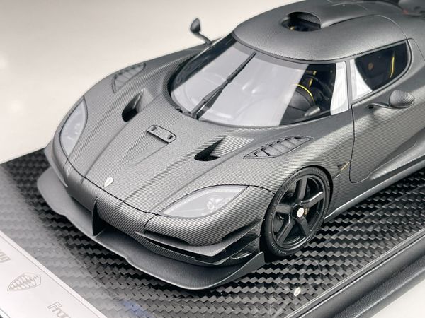 Xe mô hình Koenigsegg One: 1 1:18 FrontiArt ( Naked Carbon )