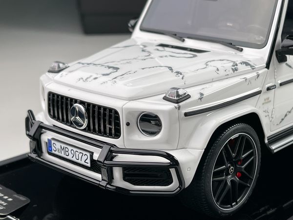 Xe Mô Hình Mercedes Benz G63 AMG 2019 Limited 66 1:18 Motorhelix ( Trắng Hoa Văn )