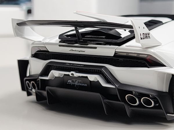 Xe Mô Hình Lamborghini Huracan GT LB-Silhouette Works 1:18  Autoart ( White )