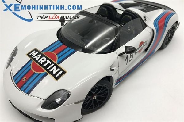 1/18 PORSCHE 918 SPYDER WEISSACH PACKAGE (WHITE/MARTINI LIVERY)