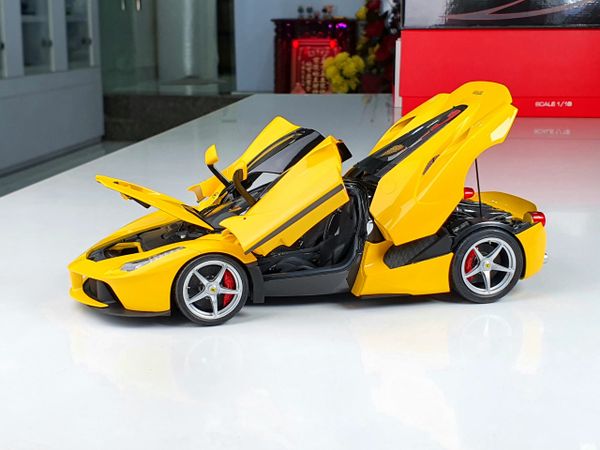 Xe Mô Hình Ferrari LaFerrari 1:18 BBR Models ( Vàng Mui Đen )