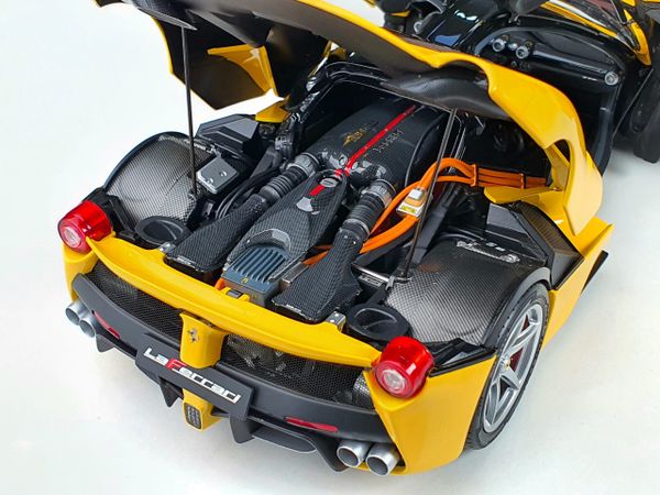 Xe Mô Hình Ferrari LaFerrari 1:18 BBR Models ( Vàng Mui Đen )