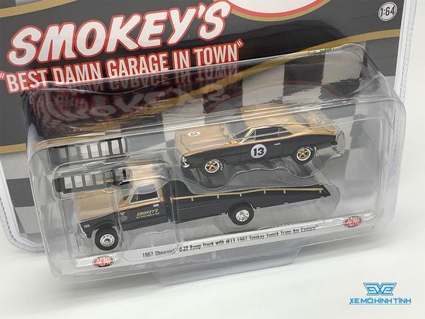 Xe Mô Hình Chevrolet C-30 Ramp Truck with #13 1967 Smokey Yunick Trans Am Camaro 1:64 ACME ( Đen Nâu Coffee )