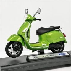 HỘP XE MÔ HÌNH 1:18 VESPA GTS 125CC (XANH)