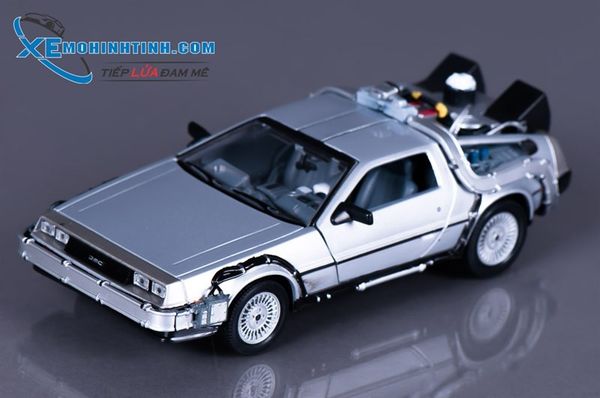 XE MÔ HÌNH DMC BACK TO THE FUTURE II 1:24 WELLY (BẠC)