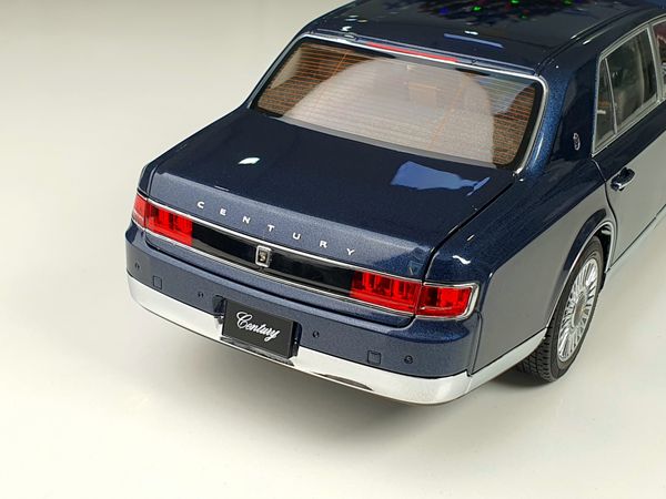 Xe mô hình Toyota Century 1:18 LCD (Blue)