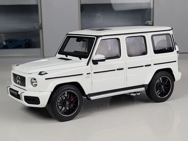 Xe Mô Hình Mercedes-Benz AMG G63 2018 1:18 Minichamp ( Trắng )