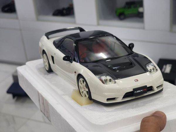 Xe Mô Hình Honda NSX-R (NA2) 1:18 Autoart ( Trắng Nội Thất Đỏ )