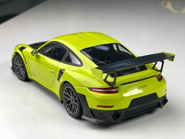 Xe Mô Hình Porsche 911 (911.2) GT2 RS 2018 1:18 Minichamps (Xanh Chuối)