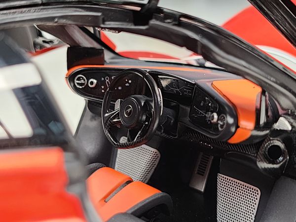 Xe Mô Hình McLaren Speedtail 1:18 Autoart (Volcano Orange)