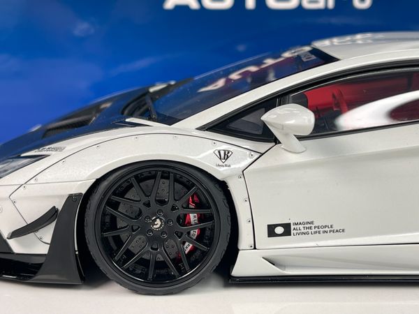 Xe Mô Hình Lamborghini Aventador Liberty Walk LB-Works Limited Edition 1:18 Autoart (Trắng Metallic)