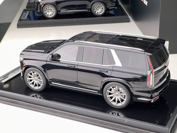 Xe Mô Hình Cadillac Escalade 1:18 Motorhelix ( Đen )