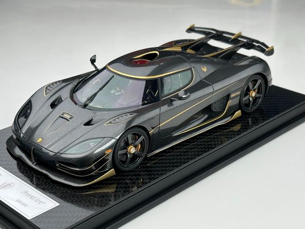 Xe Mô Hình Koenigsegg Agera RS Phoenix Limited 500pcs 1:18 Frontiart (Đen Carbon Viền Vàng)