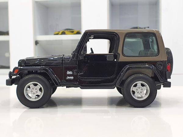 XE MÔ HÌNH JEEP WRANGLER SAHARA 1:18 MAISTO (ĐEN)