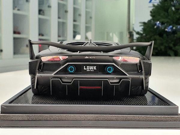 Xe mô hình tĩnh Lamborghini Aventador EVO 700GT 1:18 LBWK (Matt Black)