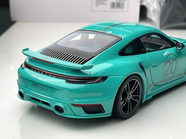 Xe Mô Hình Porsche 911(992) Turbo S Coupe Sport Design 2021 1:18 ( Xanh Min )