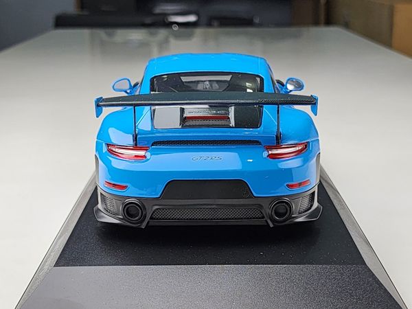 Xe Mô Hình Porsche 911 (991.2) GT2 RS 2018 1:18 Minichamps ( Xanh Mui Đen )